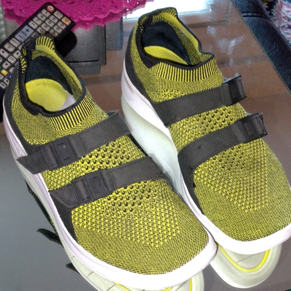 Nike Women's Air Sockracer Flyknit Running Shoe
